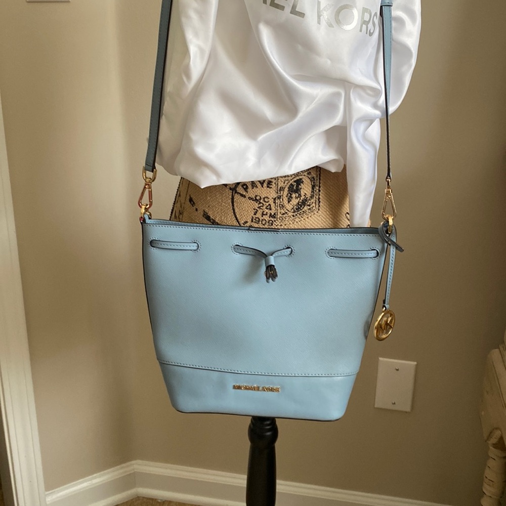 Beautiful High End Michael Kors Crossbody